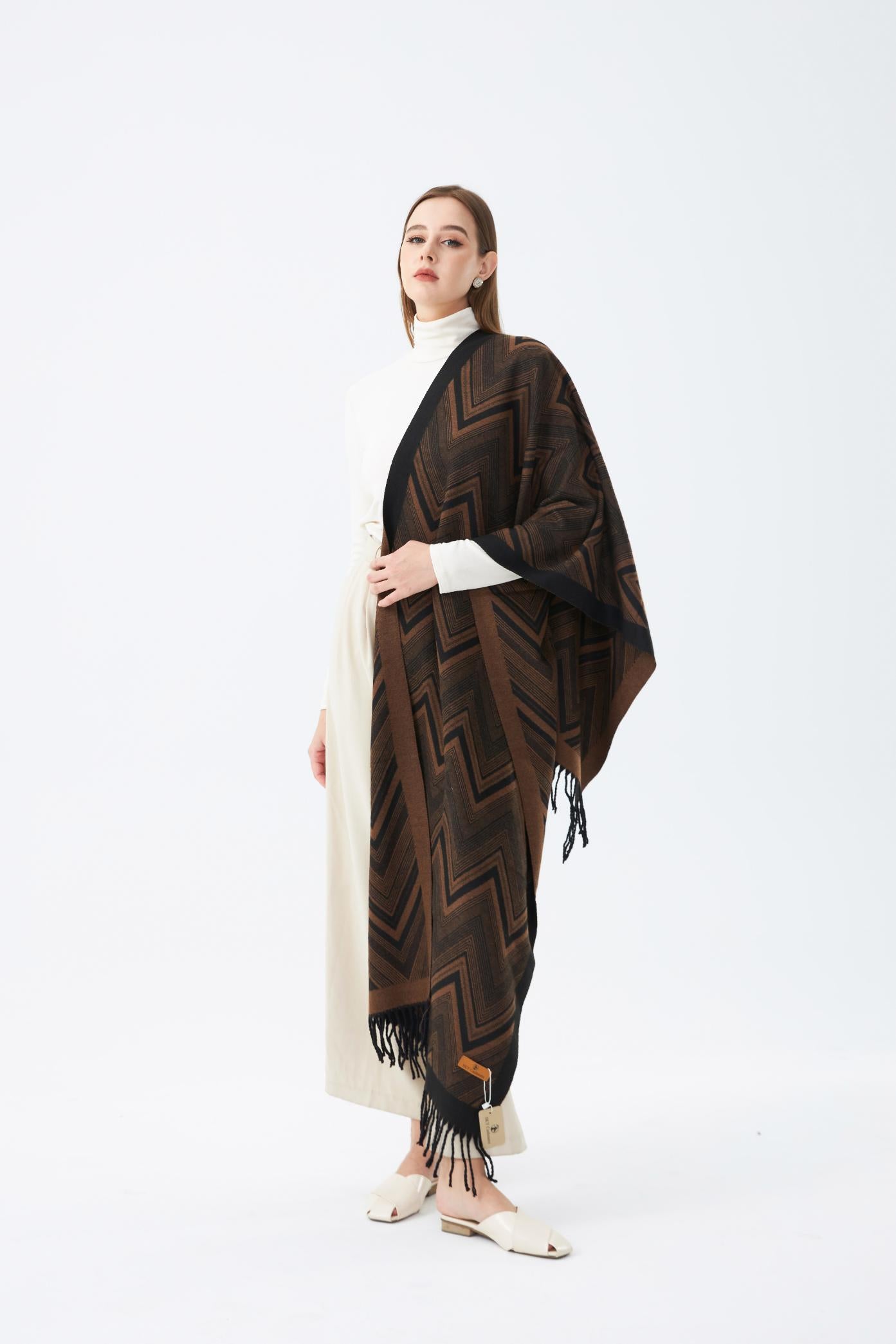 Elegant Chevron Patterned Wool Stole with Fringed Edge