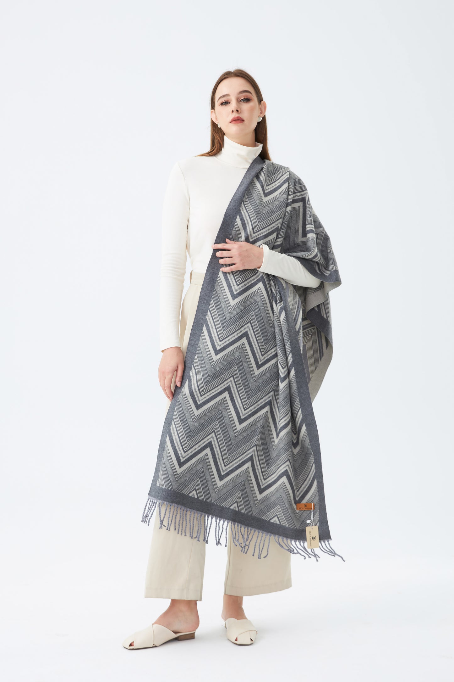 Elegant Chevron Patterned Wool Stole with Fringed Edge