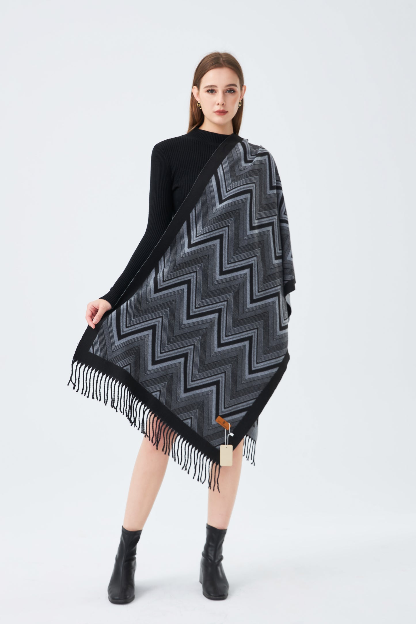 Elegant Chevron Patterned Wool Stole with Fringed Edge